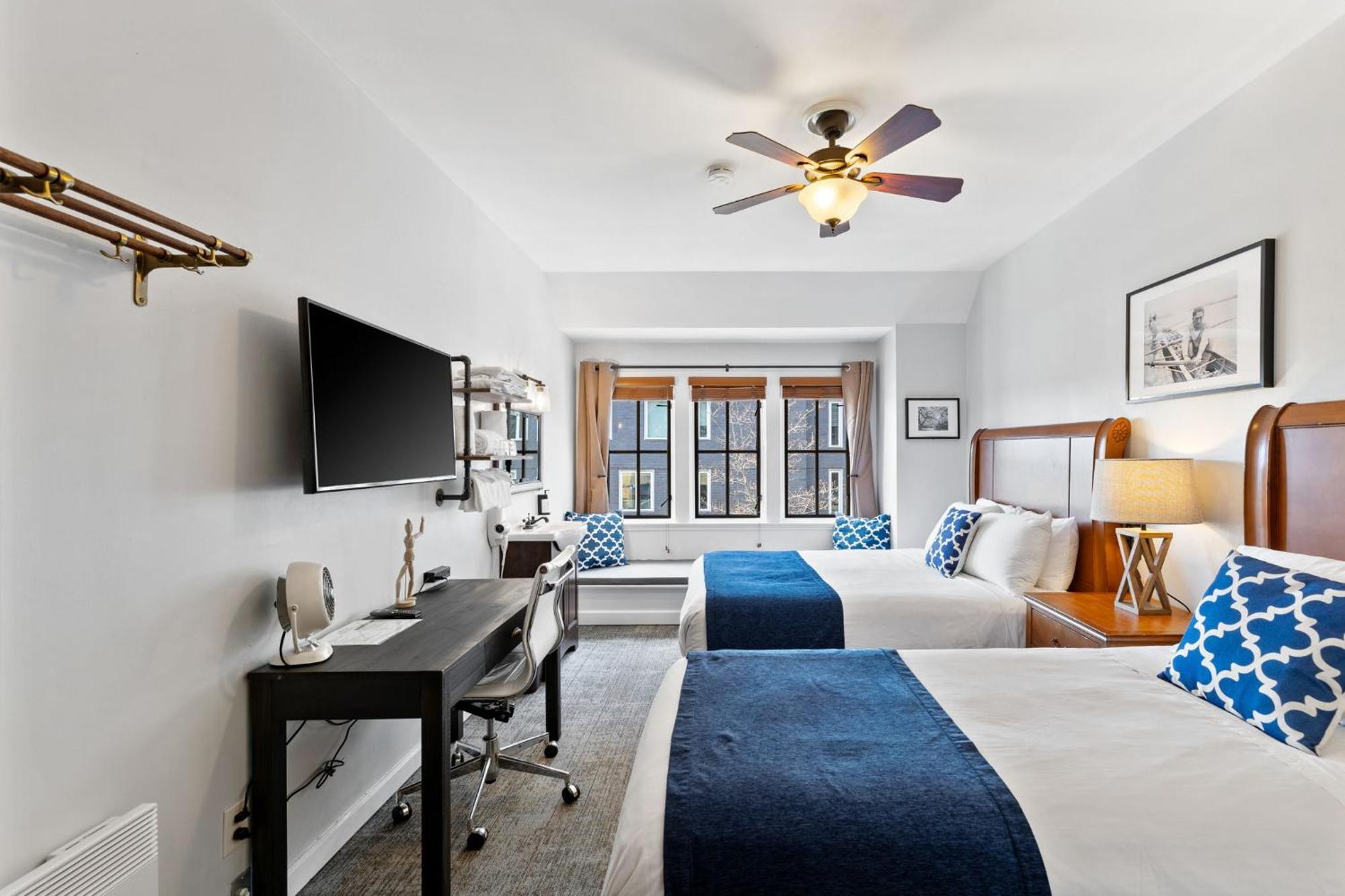 College Inn Hotel Сиатъл Екстериор снимка