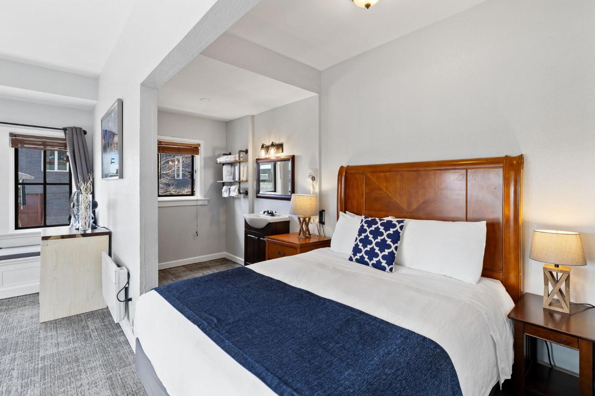 College Inn Hotel Сиатъл Екстериор снимка