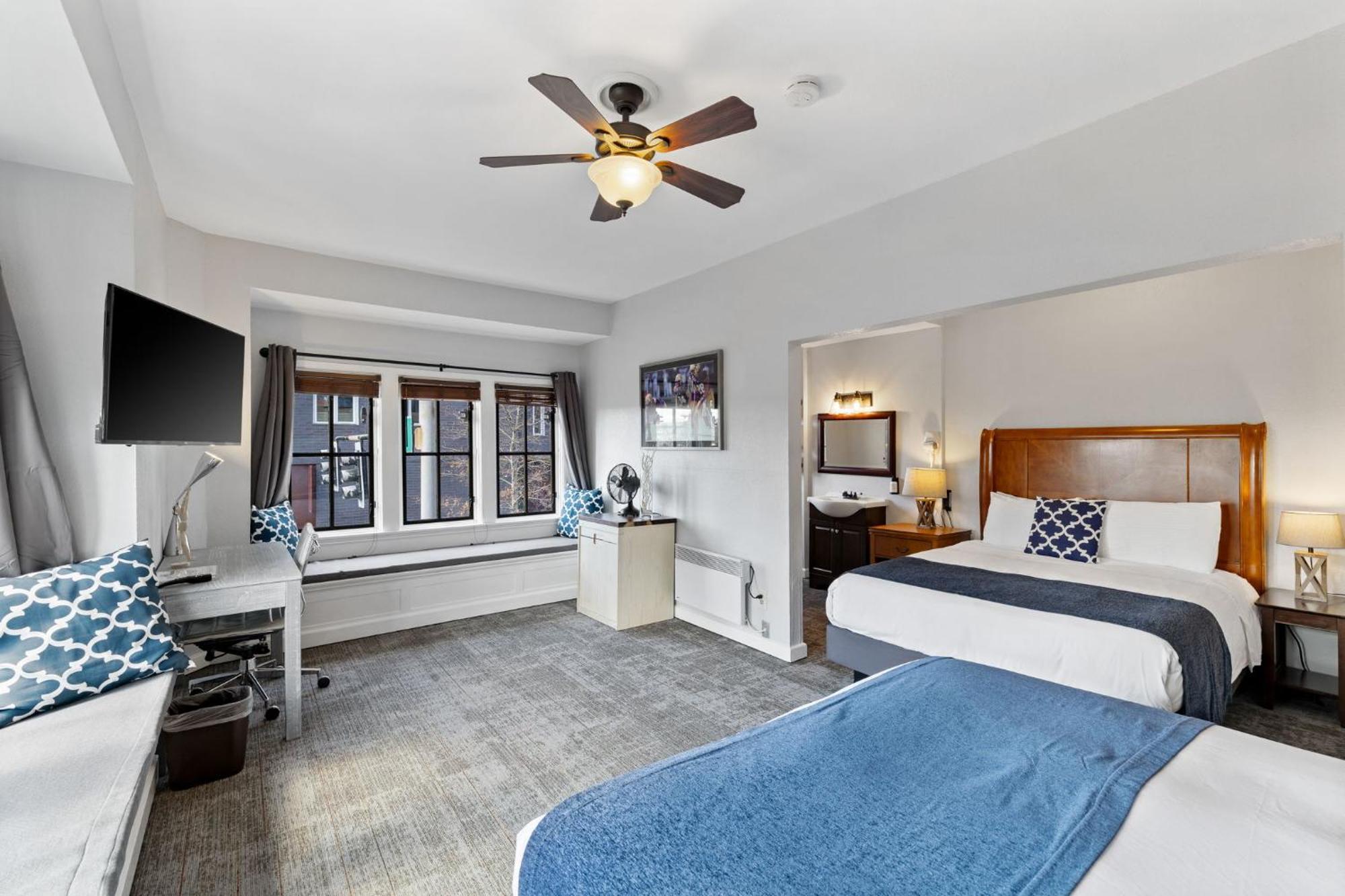 College Inn Hotel Сиатъл Екстериор снимка