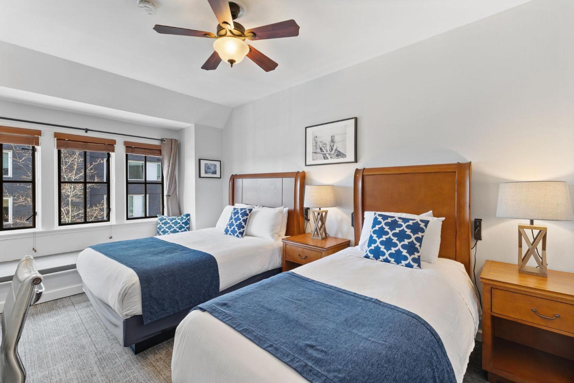College Inn Hotel Сиатъл Екстериор снимка