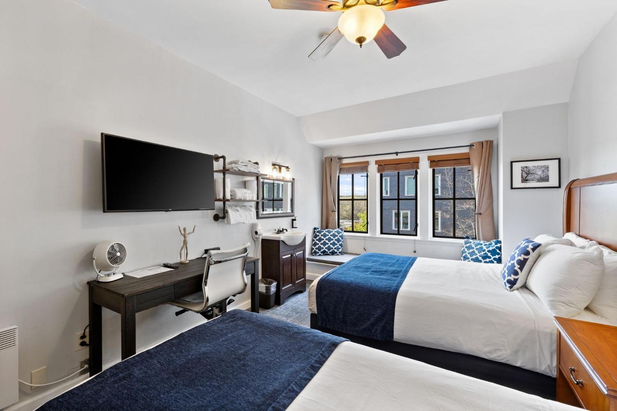College Inn Hotel Сиатъл Екстериор снимка