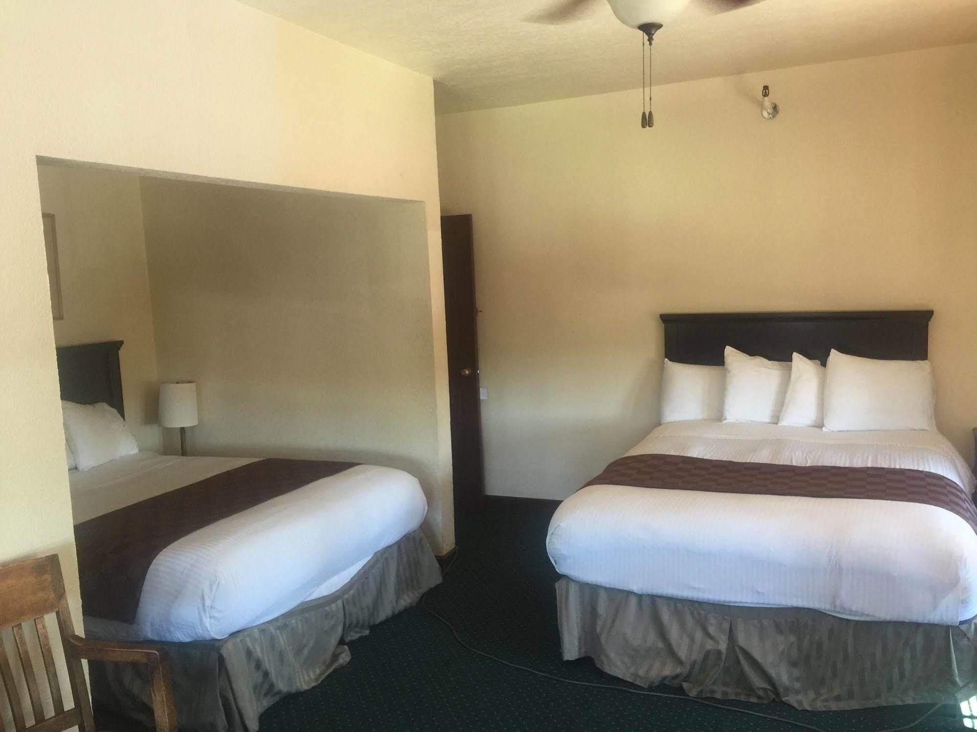 College Inn Hotel Сиатъл Екстериор снимка
