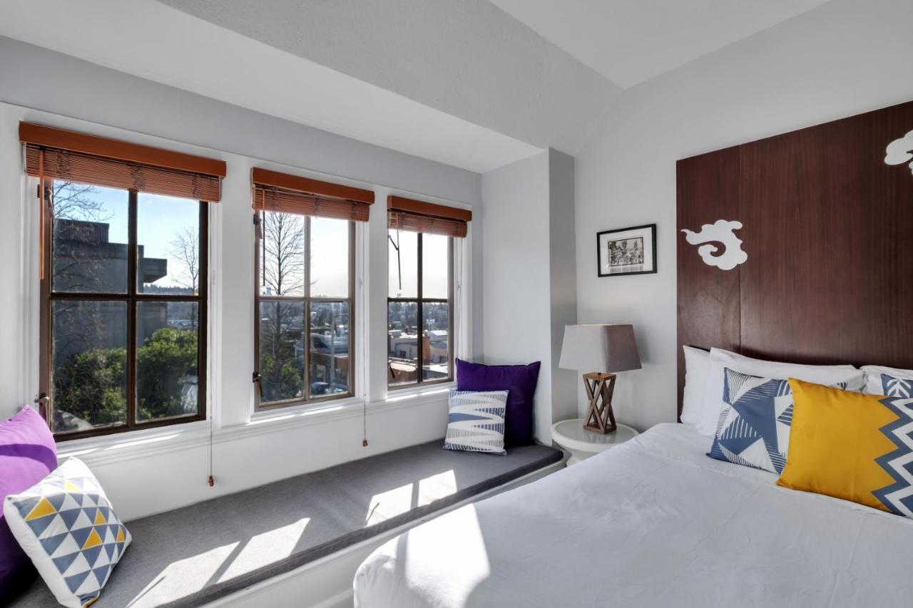 College Inn Hotel Сиатъл Екстериор снимка