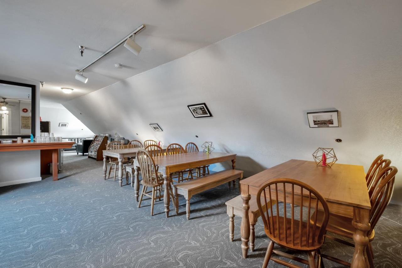 College Inn Hotel Сиатъл Екстериор снимка